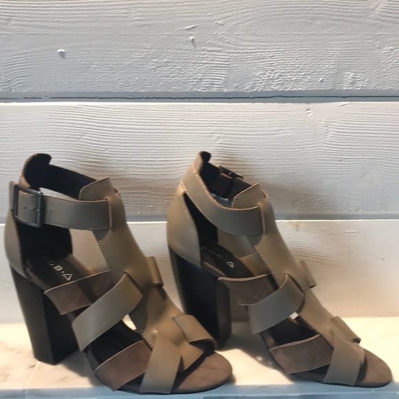 Kelsi Dagger Brooklyn Taupe Belle Sandal 8.5 EUC - Picture 3 of 8